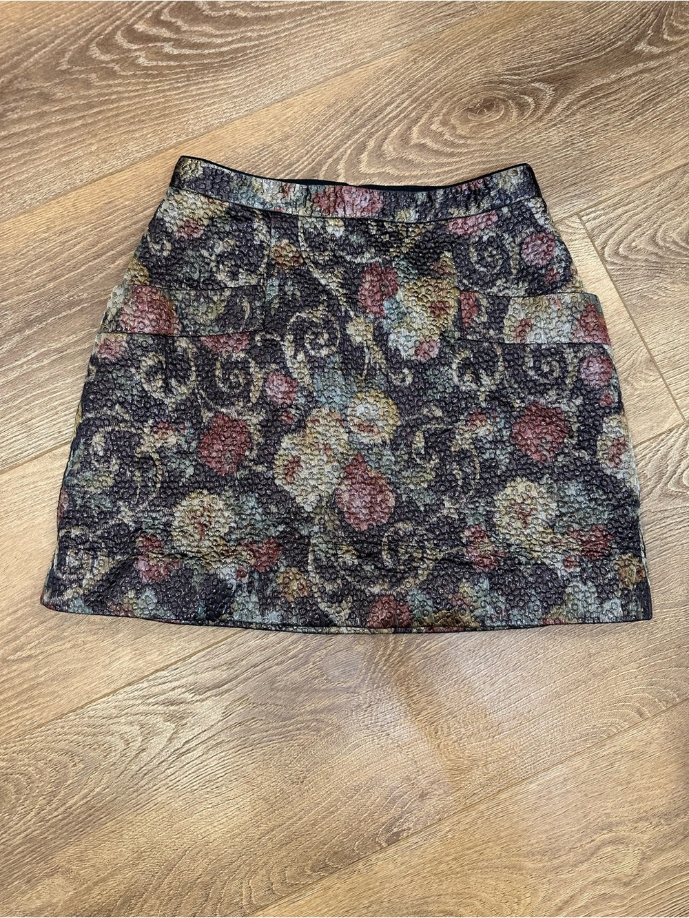 Club Monaco Floral Brocade Mini Skirt in Black and Multicolor size 6